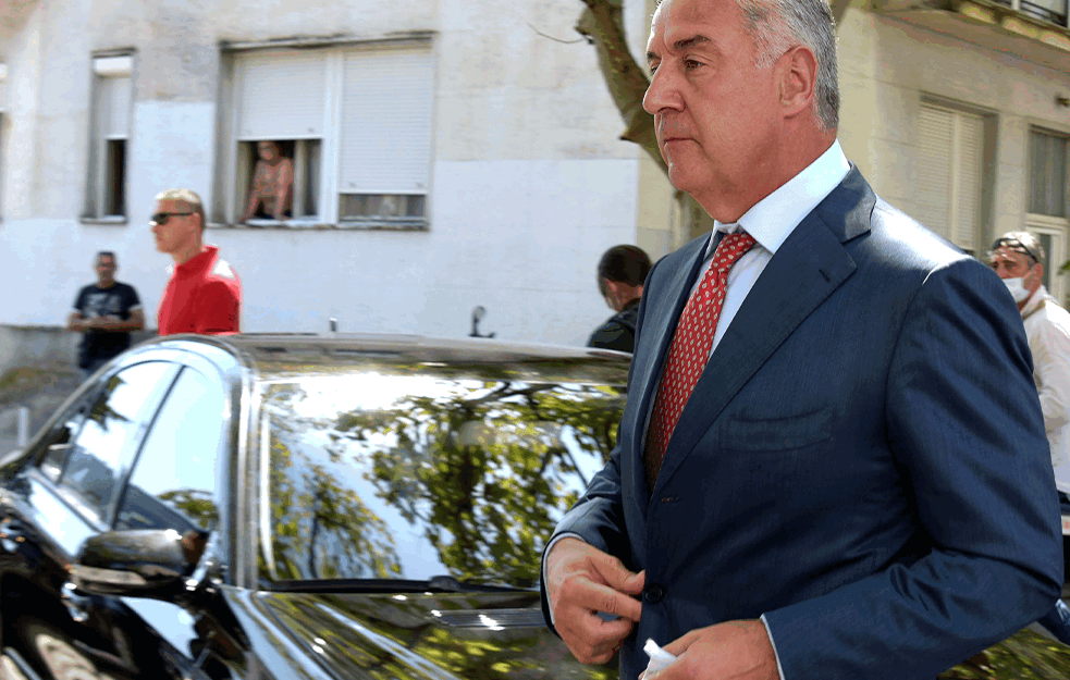 'DPS NE ŽELI SREDNJOVEKOVNU DRŽAVU': Milo Đukanović 'osuo paljbu' na CRKVU!