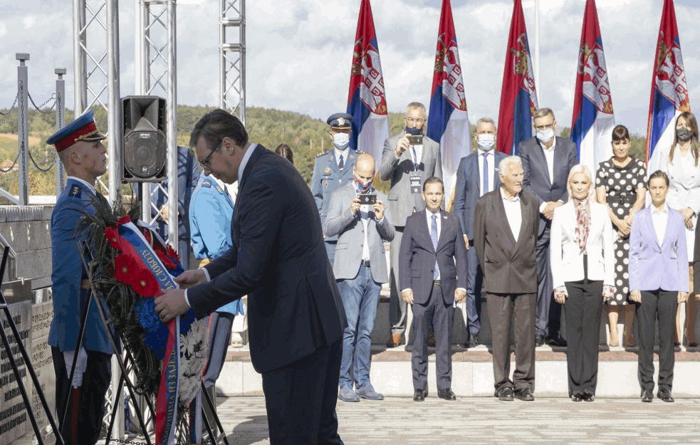 OBELEŽAVANJE VELIKOG PODVIGA SRPSKOG NARODA: Pranjanci u znak zahvalnosti poklonili predsedniku parcelu zemlje (VIDEO)