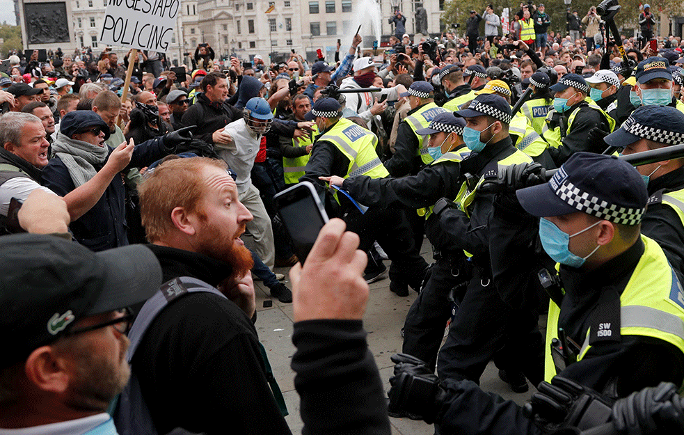 NA HILJADE DEMONSTRANATA OKUPLJENO U LONDONU: Pobuna protiv novih epidemioloških mera! 