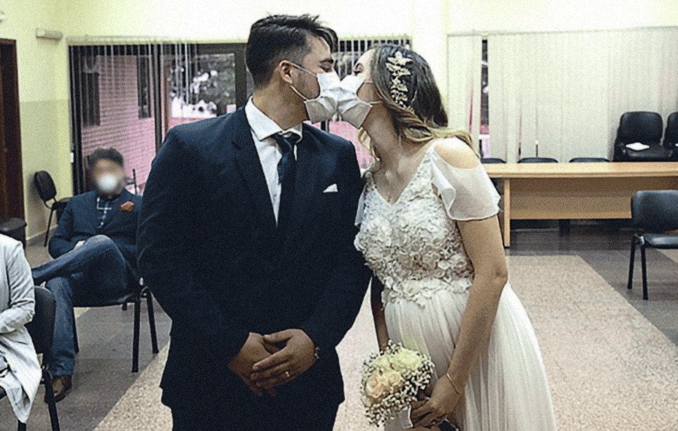 STRUČNJACI u Srbiji poručuju: Ako VAM JE DO PRELJUBE, varajte s MASKOM! 

 