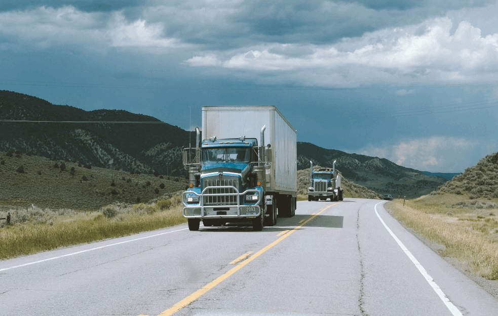 KAKO SE ZABAVLJAJU I ZARAĐUJU NAŠE KAMIONDŽIJE: Vozači iz regiona postali pravi 'influenseri', a pregledi na Jutjubu obaraju sve rekorde! (VIDEO) 
