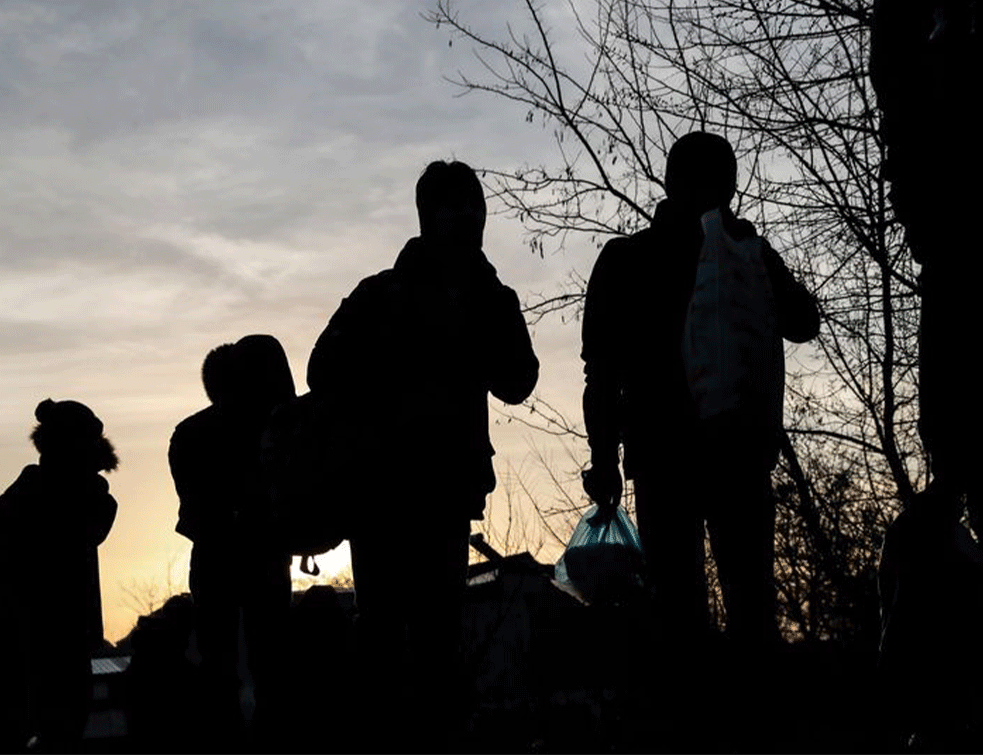 MIGRANTI OKUPIRALI ŽELEZNIČKE STANICE ŠIROM SRBIJE: Sombor u problemu, nadležni morali da zazidaju i zatvore prostorije, stave rešetke