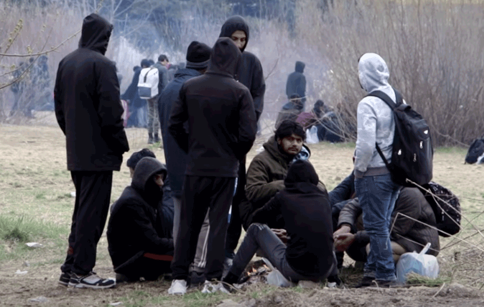 <span style='color:red;'><b>SUKOB MIGRANATA</b></span> U BIHAĆU! Dve osobe ubijene, desetine ljudi povređeno tokom incidenta u 'divljem' migrantskom naselju