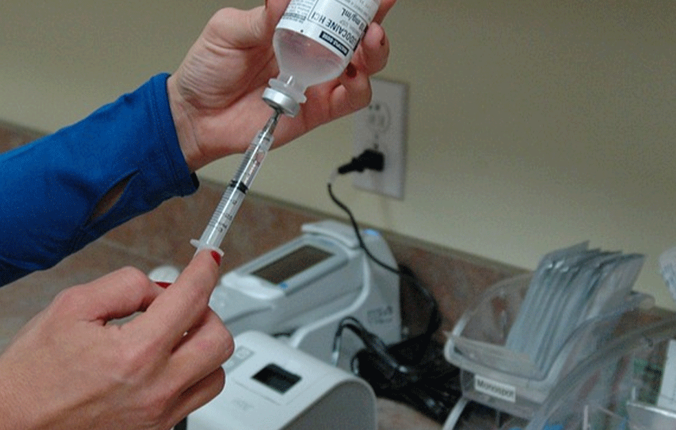 PALA KLJUČNA ODLUKA: Uništavaju se HILJADE doza vakcina protiv koronavirusa, OVO je razlog