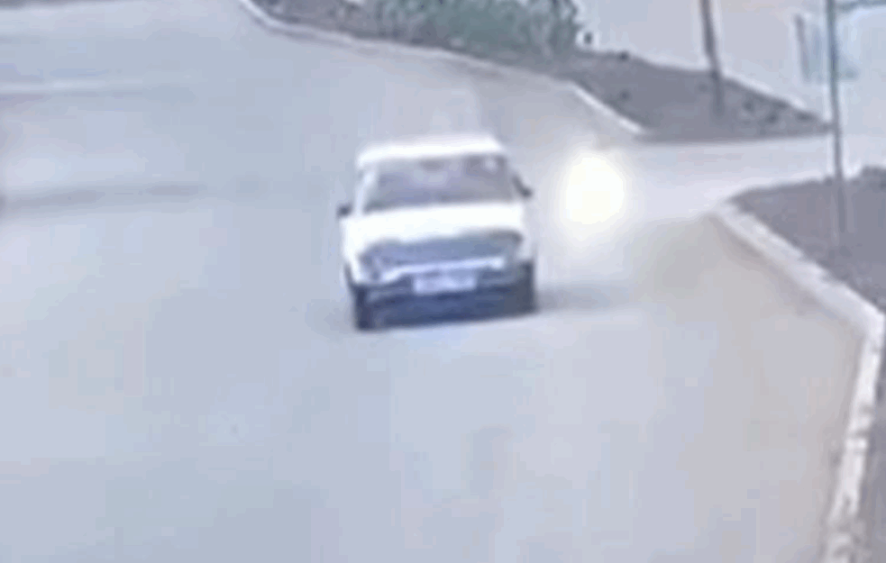 DRAMATIČAN SNIMAK IZ JERMENIJE: Pogledajte trenutak kada su vozači dve lade za sekund izbegli smrt nakon bombardovanja (VIDEO)