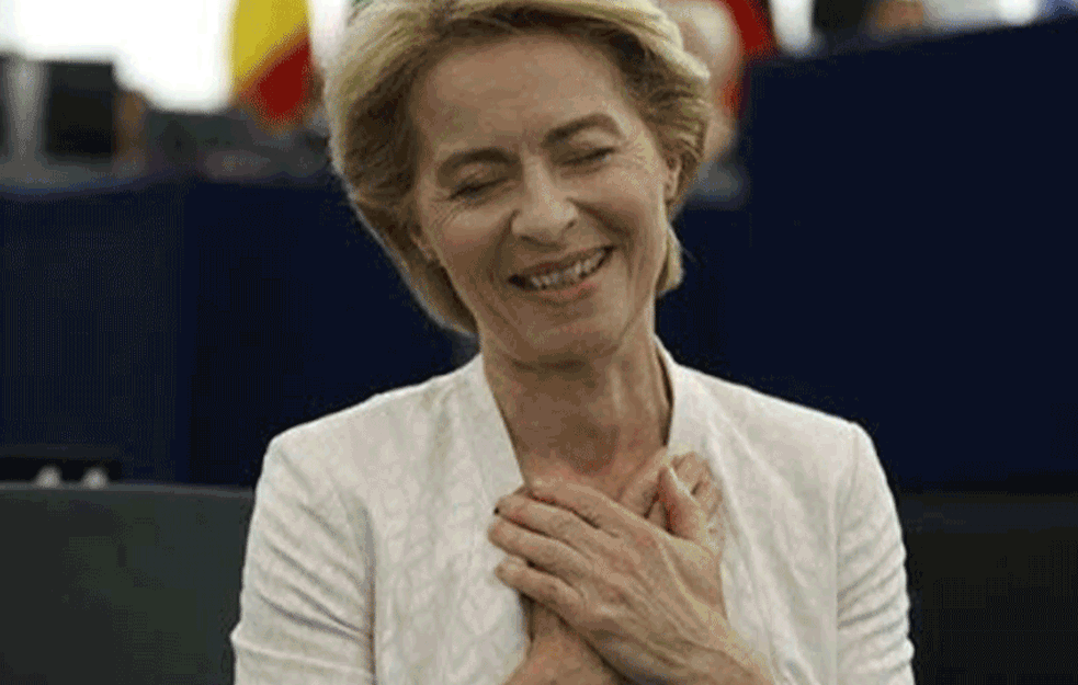 OTIŠLA U SAMOIZOLACIJU: <span style='color:red;'><b>Ursula for den Lajen</b></span> bila u kontaktu sa pozitivnim na koronu!