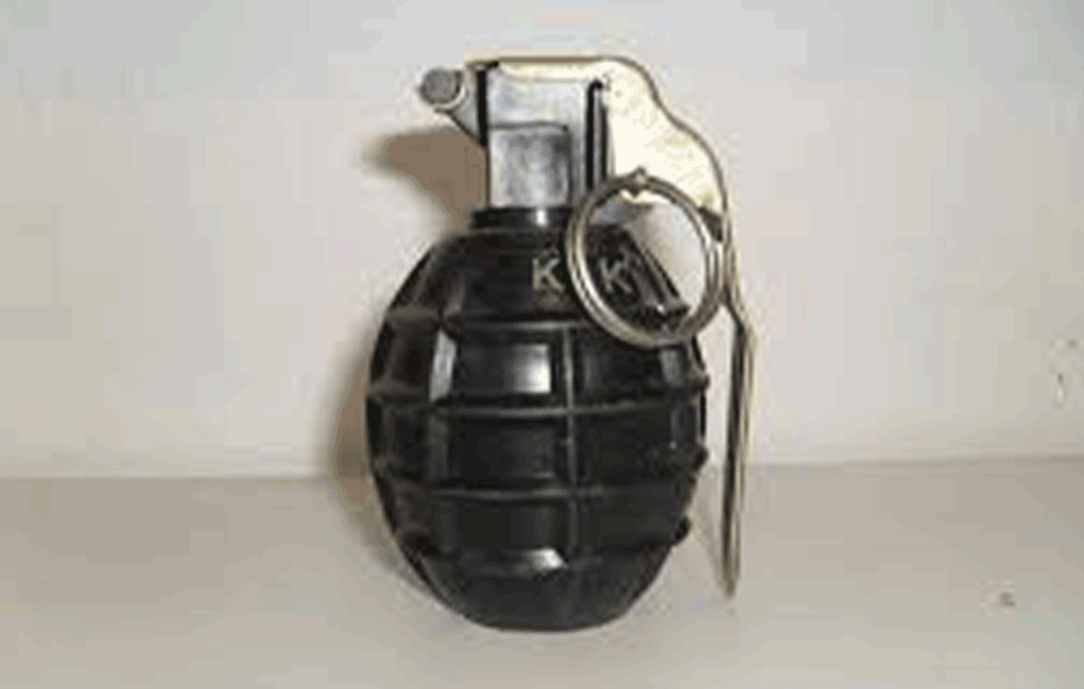 POLICIJA OSUJETILA NAPAD: <span style='color:red;'><b>Pronađena bomba</b></span> ispred zgrade suda!