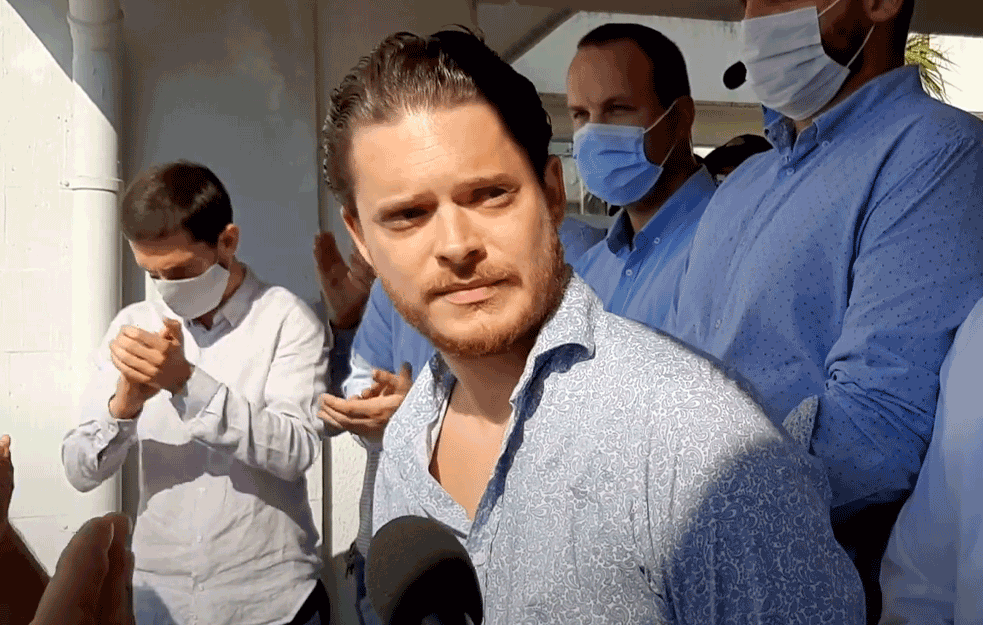 HAOS U BUDVANSKOM KAFIĆU: Zbog tuče u lokalu uhapšen glumac (FOTO/VIDEO)