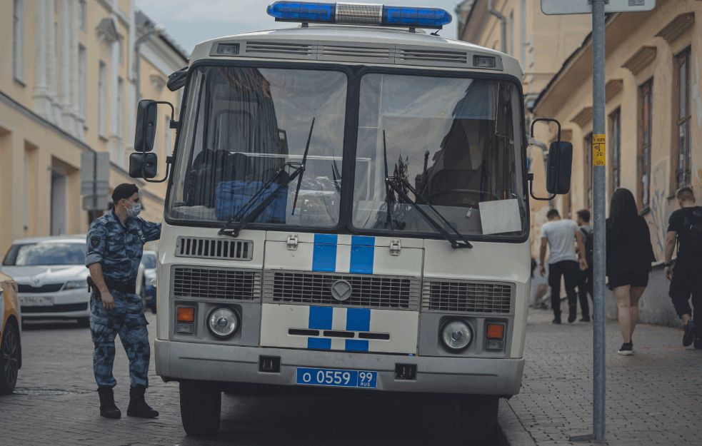 ŽESTOKA PUCNJAVA U RUSIJI: Opalio rafal na  autobuskoj stanici TROJE UBIO, ISTO TOLIKO RANIO!
