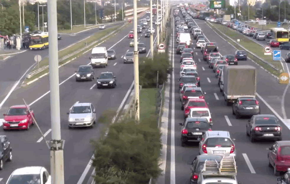 Počeo saobraćajni kolaps u Beogradu