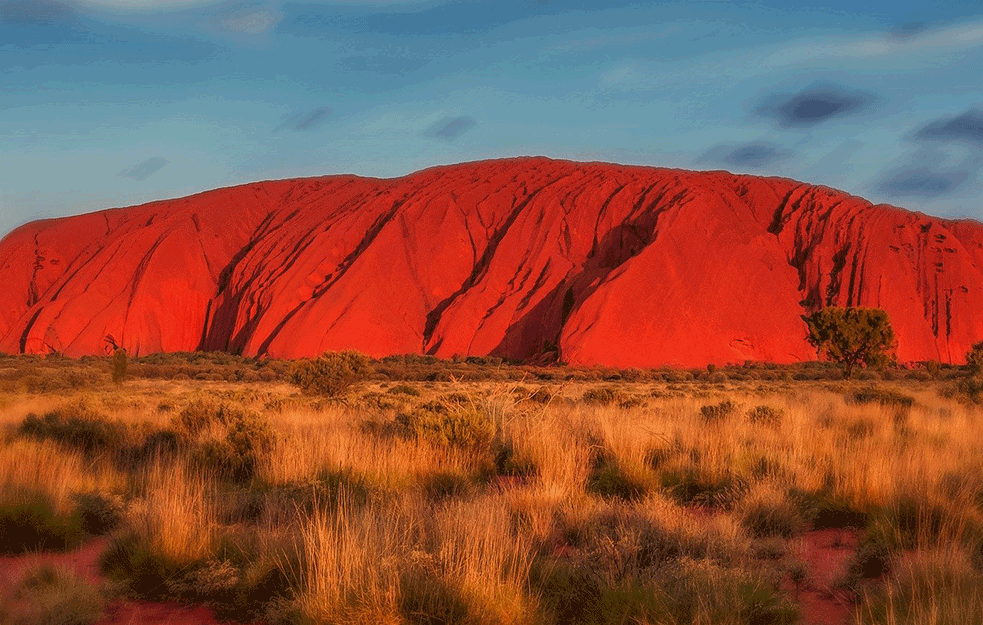 NAJSVETIJE I NAMISTERIOZNIJE MESTO U AUSTRALIJI, A MOŽDA NA U SVETU: ULURU, stena koja MENJA BOJU!
