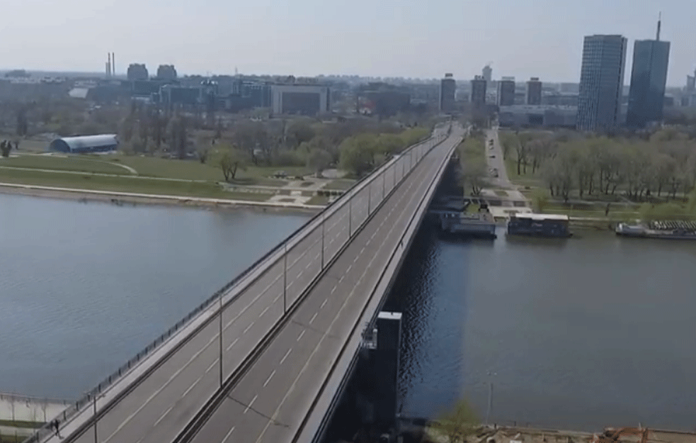 DRAMA U BEOGRADU: Muškarac hteo da skoči sa lifta za bicikliste na Brankovom mostu