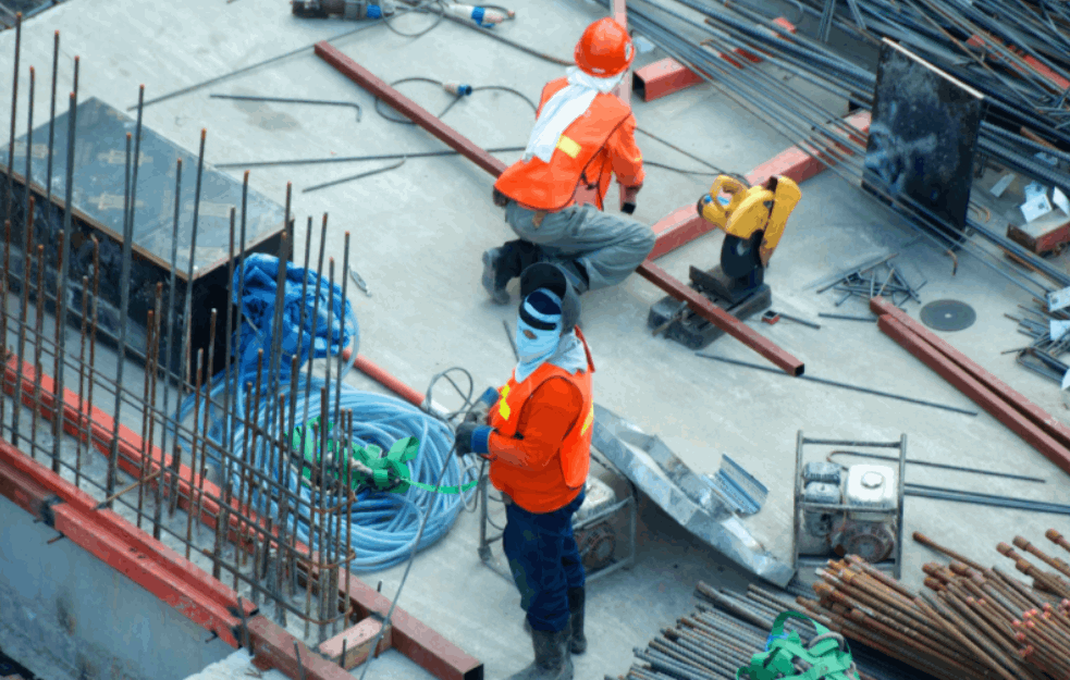 Zašto radna snaga postaje skuplja za strane investitore u Srbiji?