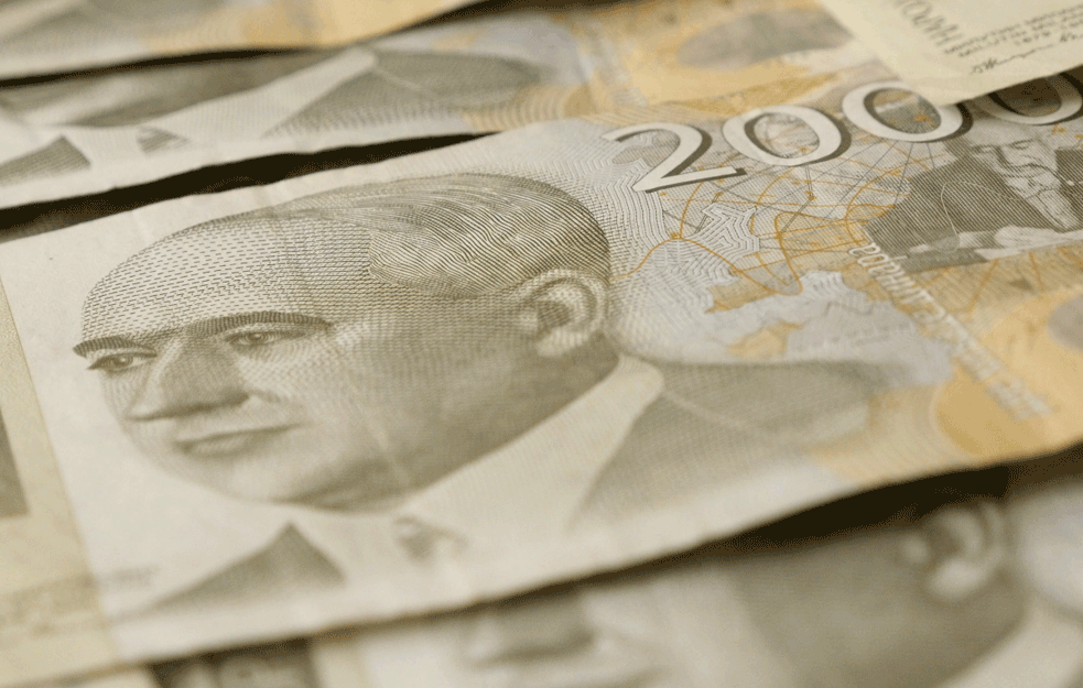  Pojedinim građanima sledi skoro 12.000 dinara u kešu
