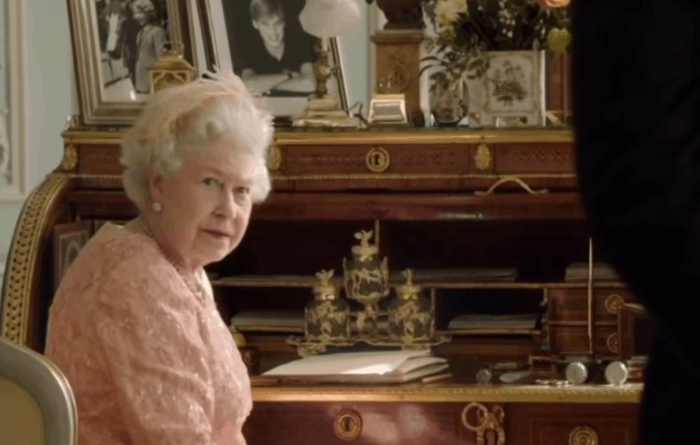 KRALJEVSKO VREME: Čak 40 sati osoblje kraljice Elizabete pomera kazaljke po početnu zimskog računanja