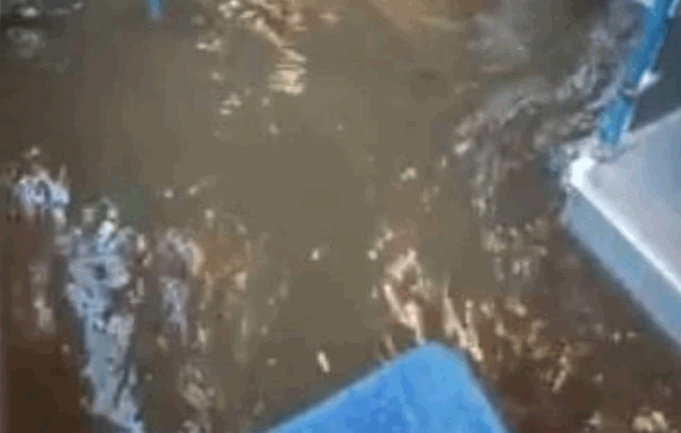 OVAKVO NEVREME HRVATI NE PAMTE! Zbog <span style='color:red;'><b>bujica</b></span> i poplava intervenisali i vatrogasci (VIDEO)