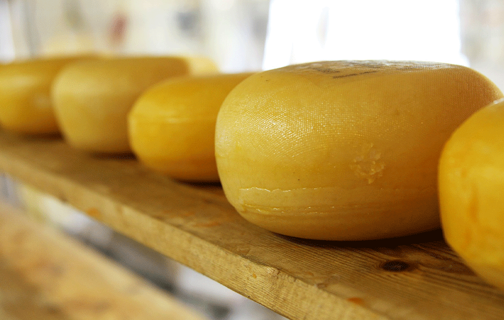 BIZARNA SMRT: Italijan nastradao nakon što je na njega palo 25.000 kolutova sira