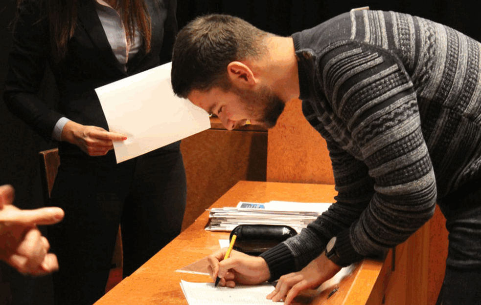 Najbolji studenti u Srbiji dobili 1,600 stipendija 