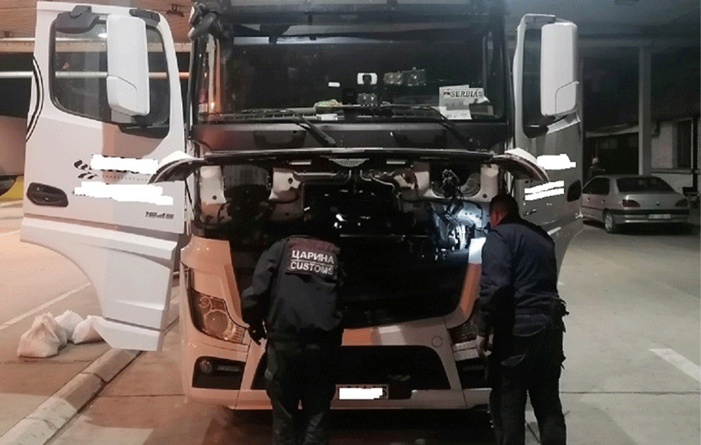 E SVAŠTA?! Zaplenjeno 110 kilograma creva za kobasice u vrednosti od oko 3 hiljade evra! (FOTO)