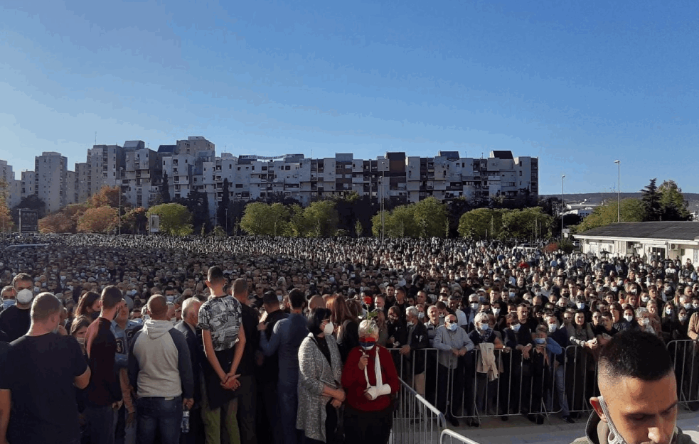 PODGORICA SE OPRAŠTA OD SVOG DUHOVNIKA: Pomen upokojenom mitropolitu (VIDEO)