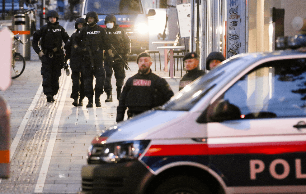 NAKON HORORA U BEČU: Raste broj žrtava TERORISTIČKOG NAPADA, za sada zvanično ČETVORO MRTVIH i 17 povređenih (FOTO) 