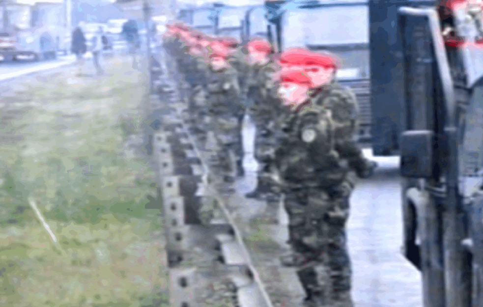 Pobuna CRVENIH BERETKI uvertira za ubistvo ZORANA ĐINĐIĆA? Dan kada je JSO otkazala <span style='color:red;'><b>poslušnost</b></span> i BLOKIRALA BEOGRAD (VIDEO)    