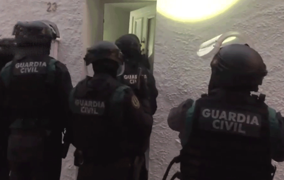 UHAPŠEN SRBIN U ŠPANIJI: Uzgajao ogromne količine marihuane U KUĆI, policajce napali PSI (FOTO)