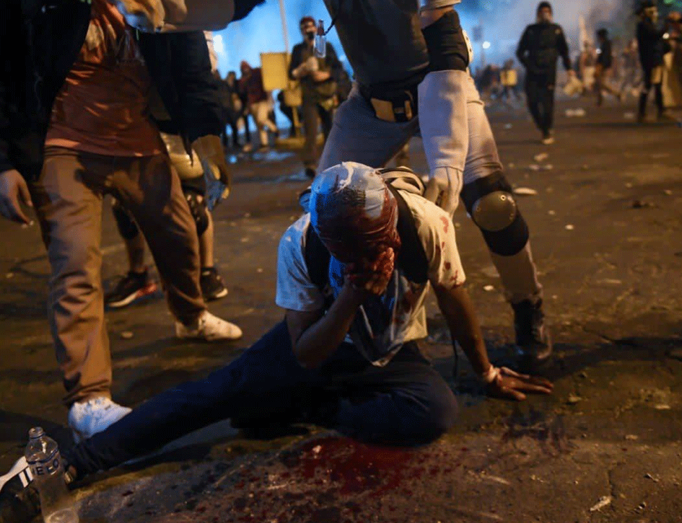 TRI PREDSEDNIKA ZA NEDELJU DANA: Peru u haosu, GORE ULICE, policija u žestokim sukobima sa demonstrantima! 