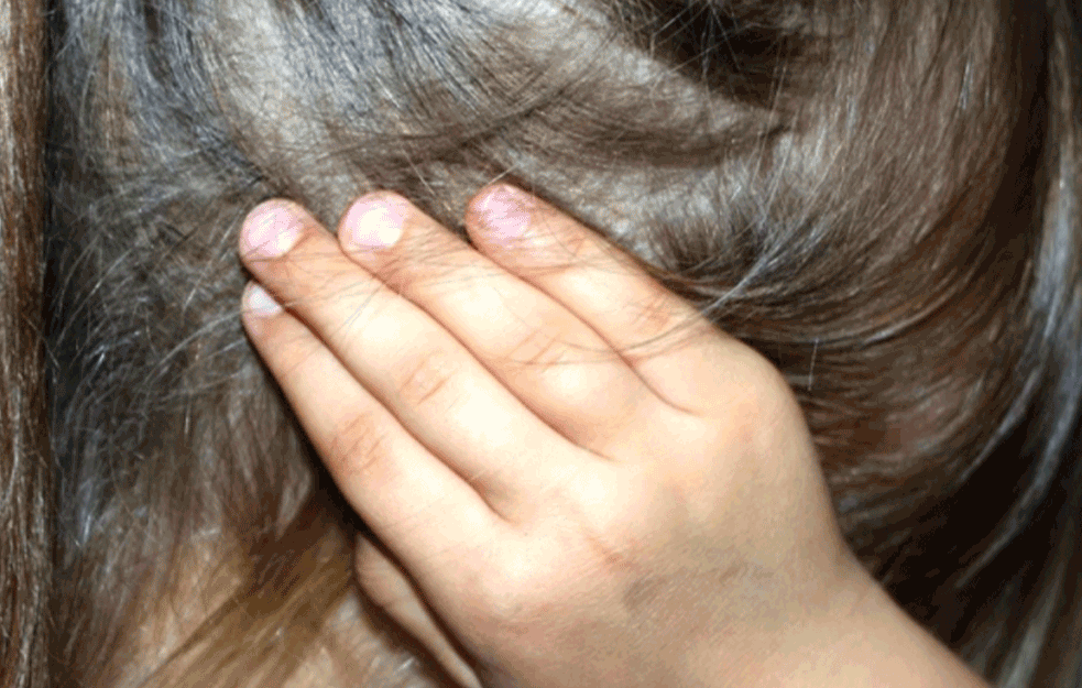 STRAVIČNO : Užas u Krnjači, dvogodišnjoj Kristini pas odgrizao prst i pojeo ga