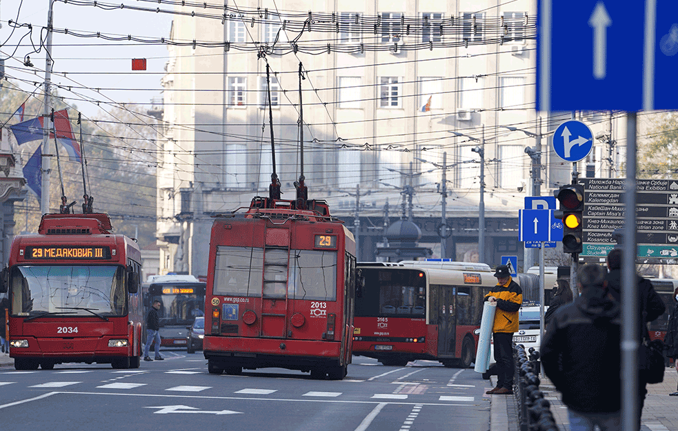 KOLAPS U CENTRU GRADA : Na Slaviji totalno za<span style='color:red;'><b>gušenje</b></span>, vozila mile na auto-putu, a na ovim mostovima vas čeka gužva