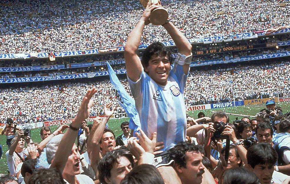 ZBOGOM, VELIKI EL <span style='color:red;'><b>PIB</b></span>E: Preminuo Dijego Armando Maradona!