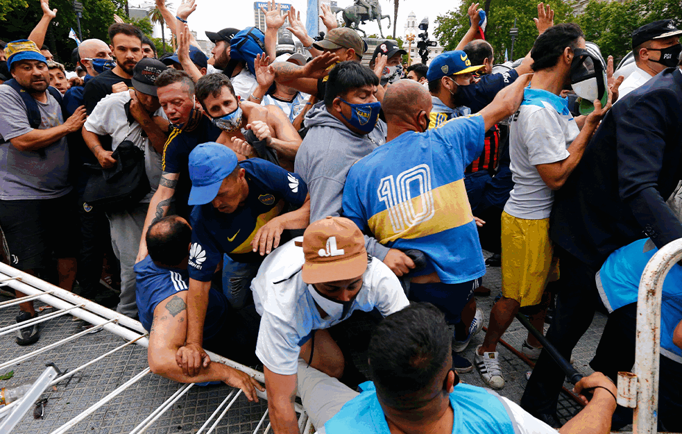 Sukob argentinskih navijača i policije ima mrtvih