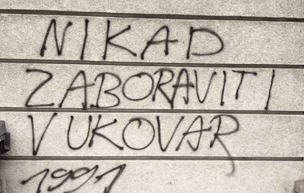 BRUKA USRED CIRIHA: Ustaški grafiti  na zgradi konzulata Srbije