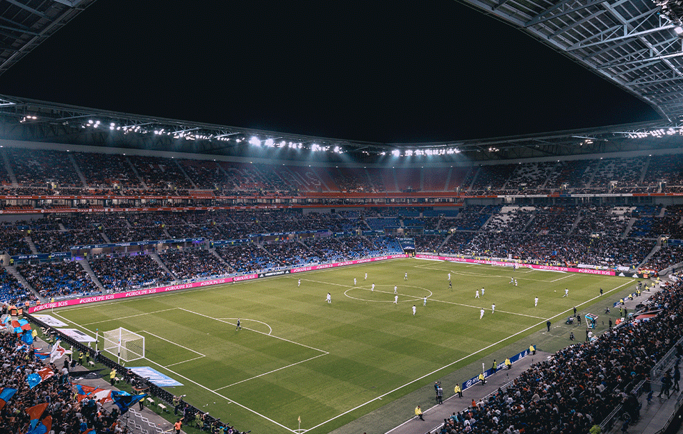 SNIMALI FILM ZA ODRASLE NA STADIONU : Pokrenuta istraga zbog skandaloznog događaja (FOTO)