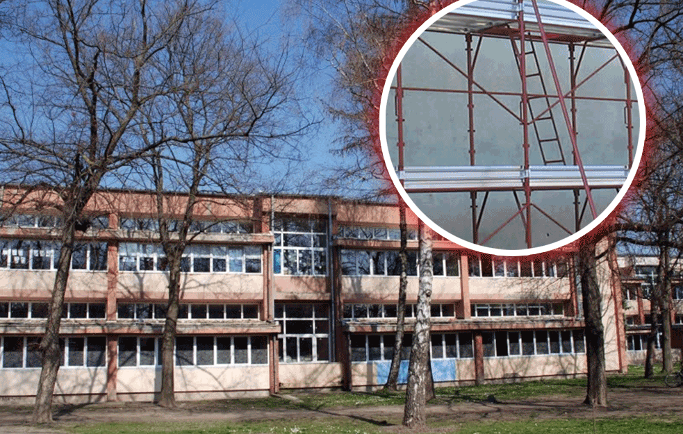 UŽAS NA GRADILIŠTU U NOVOM KNEŽEVCU: <span style='color:red;'><b>Pao sa skele</b></span> i poginuo