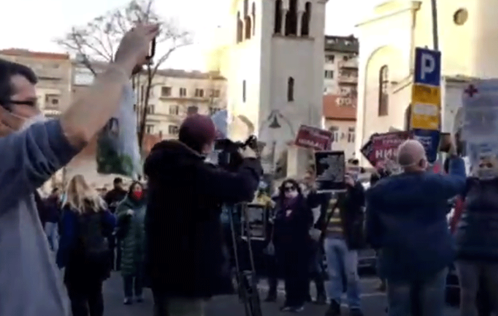 ODRŽAN PROTEST PRIVREDNIKA I PREDUZETNIKA: Protestanti poslali poruku 'OD PRVOG JANUARA 200.000 LJUDI OSTAJE BEZ POSLA! (VIDEO)