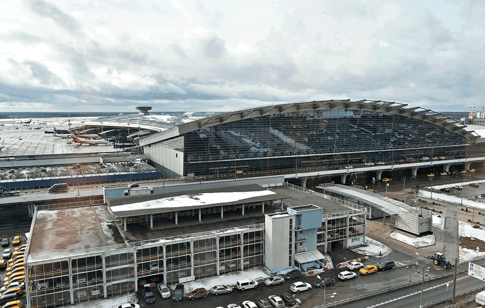 DRAMA NA AERODROMU VNUKOVO: Avion sa 100 putnika sleteo sa piste U MOSKVI! (VIDEO) 