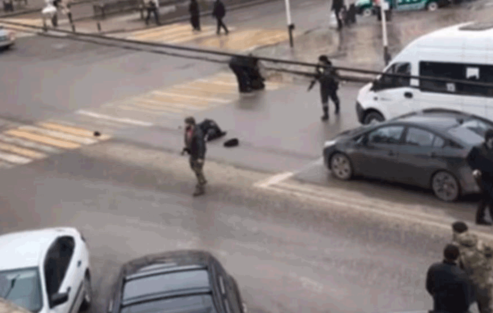 <span style='color:red;'><b>GROZNO</b></span> U <span style='color:red;'><b>GROZNO</b></span>M: Poginula dva POLICAJCA, napadač UBIJEN! (VIDEO) 