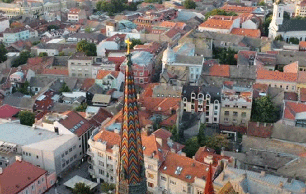 KRAJ DRAME U NOVOM SADU: Posle višečasovnih pregovora, PREDAO SE gost <span style='color:red;'><b>hostel</b></span>a koji je pretio bombom