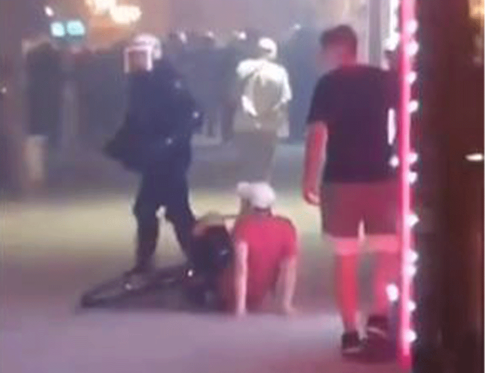 Policajci pretukli autističnog dečaka na protestima u Novom Sadu: Porodica traži istragu!