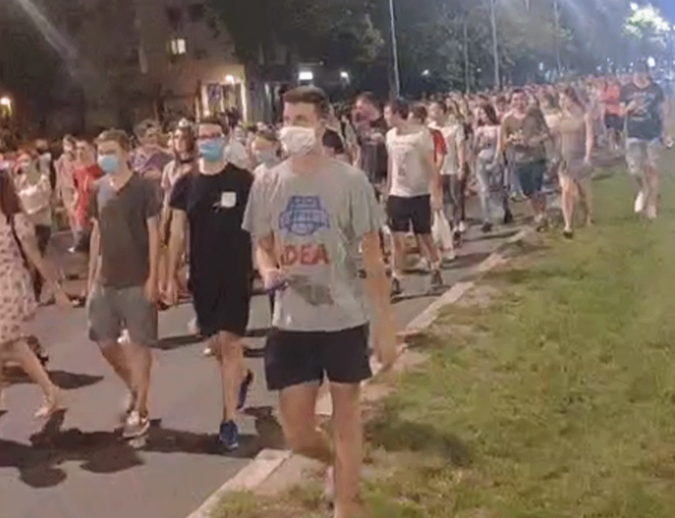 STUDENTSKI GRAD NA NOGAMA! PROTEST ZBOG ZATVARANJA DOMOVA (VIDEO)