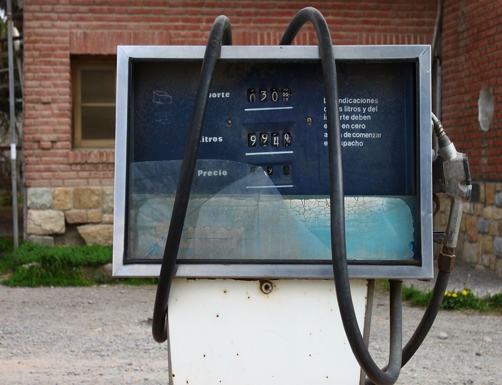 DOBRE VESTI ZA VOZAČE : Cena goriva se ne menja, zna se datum do kada