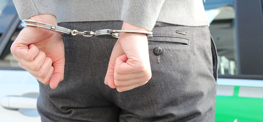 UHAPŠEN POLICAJAC! Primio mito da ne piše prijavu zbog 'lečenja ljubavnih problema astrološkim metodama'