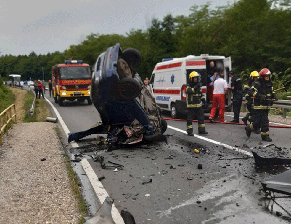 JEZIVA  SAOBRAĆAJNA NESREĆA NA IBARSKOJ! U sudaru <span style='color:red;'><b>četiri automobila</b></span> jedan mrtav i sedmoro povređenih 