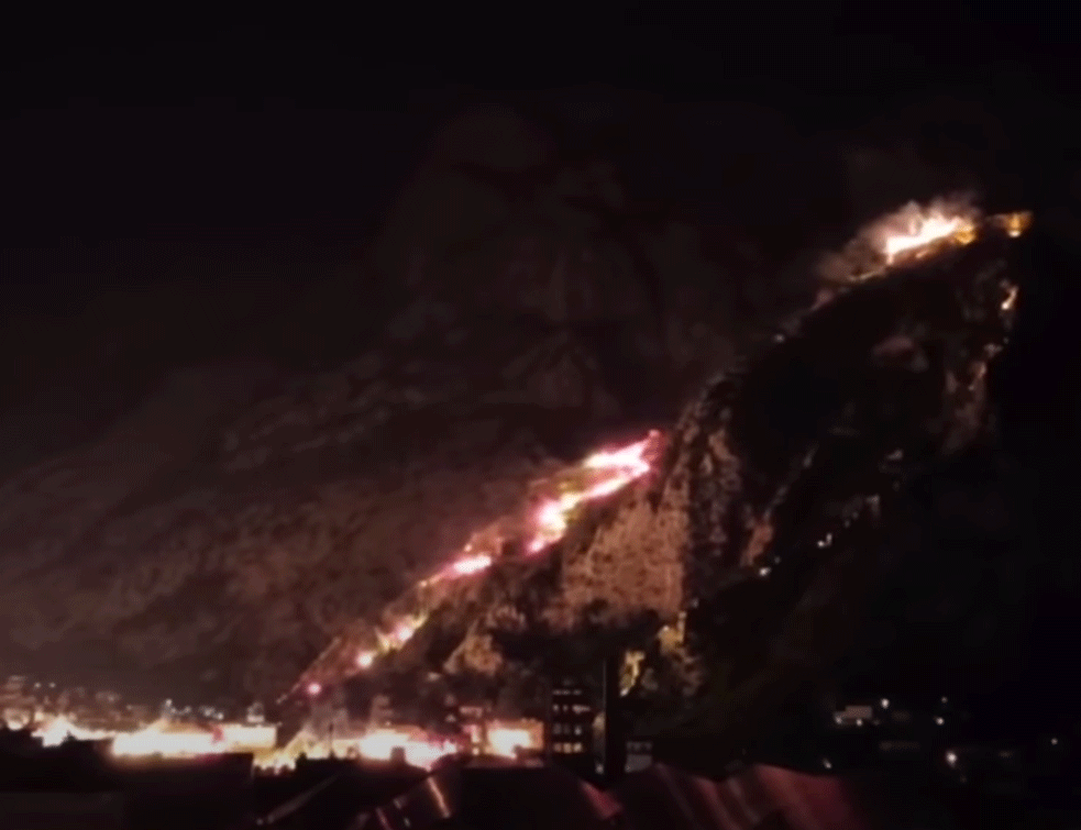POŽAR U KOTORU: Bakljama zapalili bedeme koji su pod zaštitom UNESCO-a! (VIDEO)