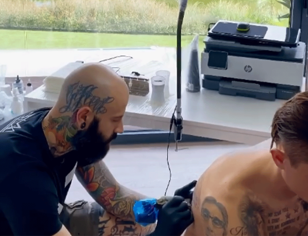 Tattoo majstor štrajkuje glađu u kovid bolnici: Bez testa ne idem kući (FOTO)


