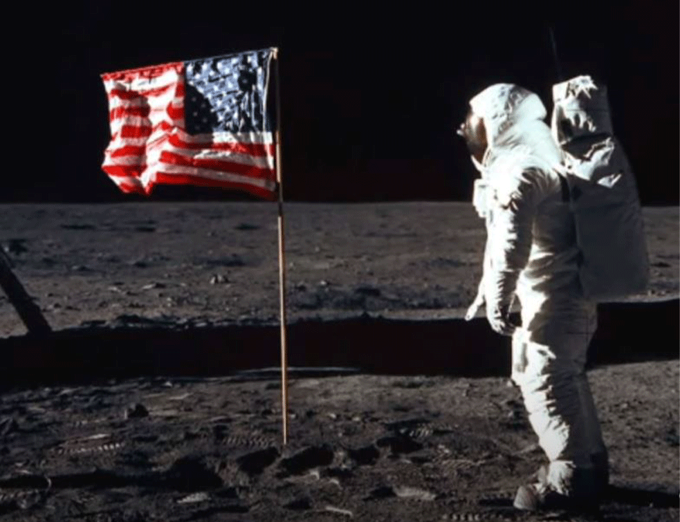 ODGOVOR naučnika NASA na čuvenu teoriju ZAVERE: Zašto se Američka ZASTAVA na Mesecu VIJORI?