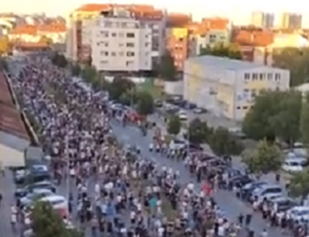 Novosađani blokirali saobraćaj na Varadinskom mostu (VIDEO)