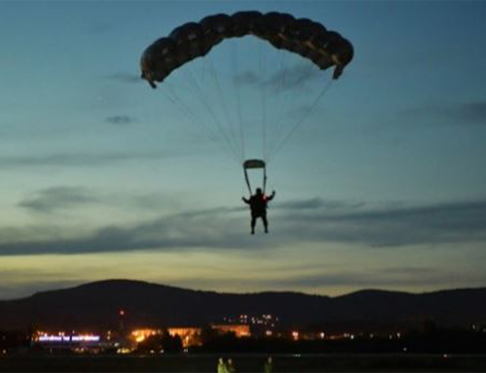 Noćni skokovi padobranom sa 4.500 metara: 'Ovi ljudi su prošli najsloženiju obuku'