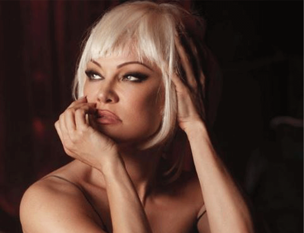Pamela Anderson pokazala kako se štiti od korone: Ovo je detalj koji je pokrenuo lavinu komentara (FOTO)